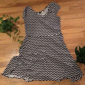 Black and white zigzag short dress!